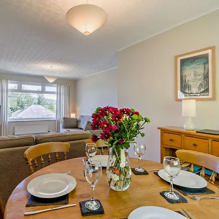 Apartment 3 Bed In Sz425 *